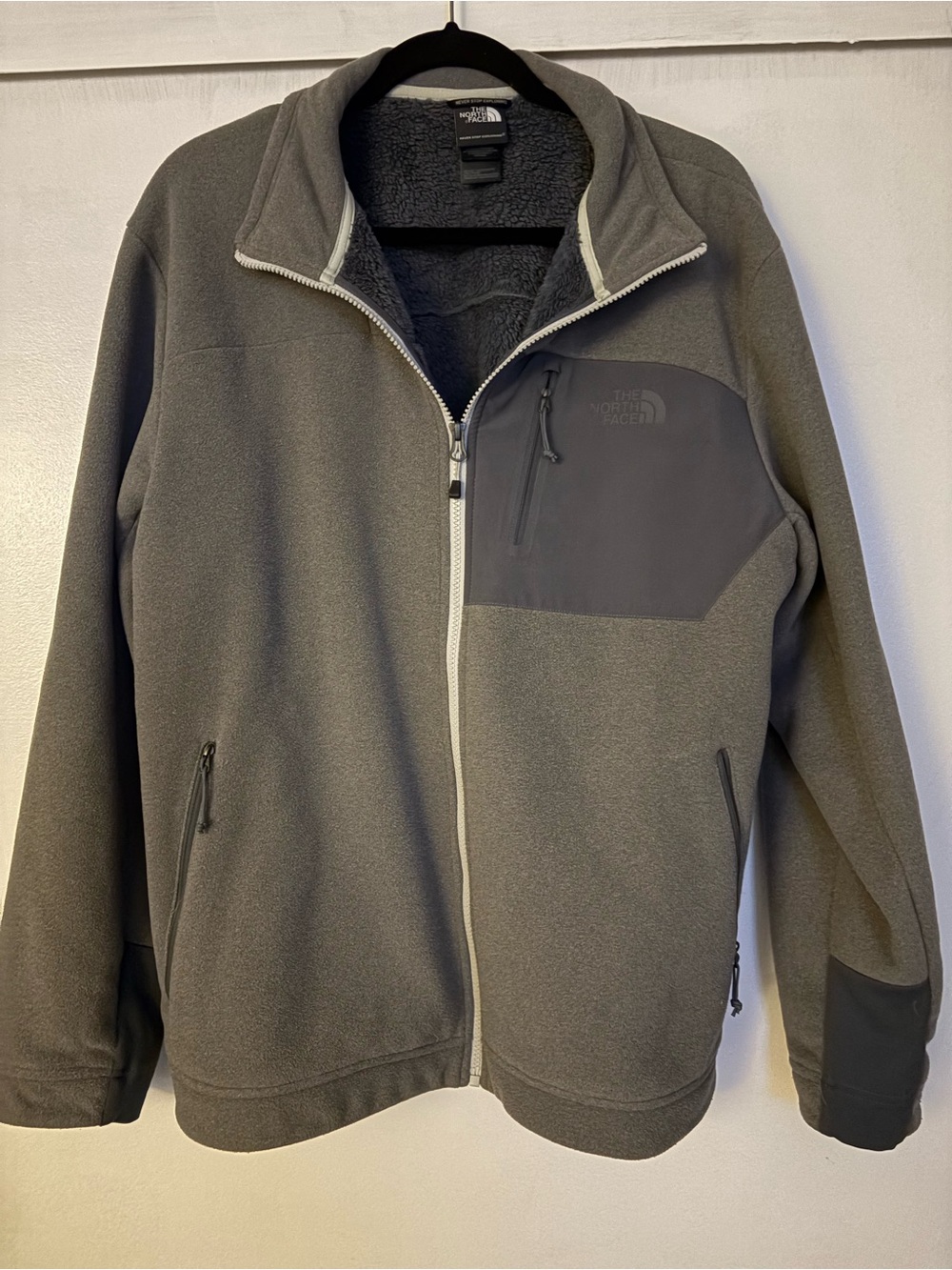 The North Face Men’s Gray Full-Zip Fleece Jacket with Chest Zip Pocket